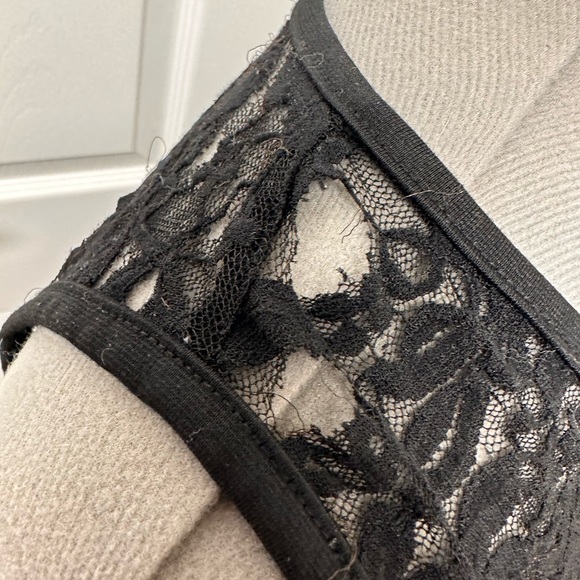 Black sleeveless top with lace - Picture 3 of 5